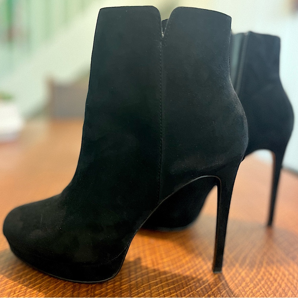 ALDO Stiletto Booties w/Platform- Zip Up Ankle. Women’s Size 9